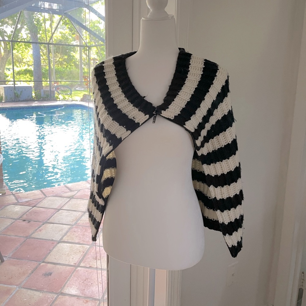 BCBG knit scarf with zipper